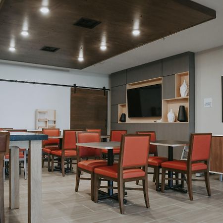 Holiday Inn Express Hotel & Suites Lincoln South By Ihg Εξωτερικό φωτογραφία